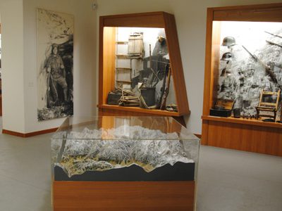 -------Museo della --------------Guerra Bianca---------Museum of the white war in Adamello