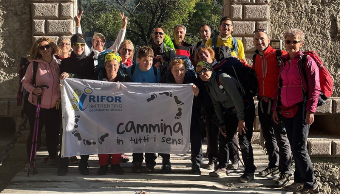 Gruppo di Camminatori con disabilità visive e non